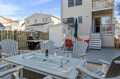 5BR PET FRIENDLY - SALT WATER HOT TUB!! Oceanside in Beach Haven!!!