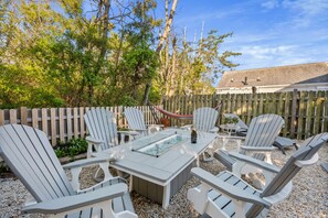 Terrace/patio - 5BR PET FRIENDLY - SALT WATER HOT TUB!! Oceanside in Beach Haven!!! (Beach Haven)