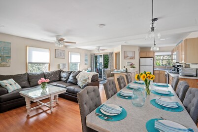 5BR PET FRIENDLY - SALT WATER HOT TUB!! Oceanside in Beach Haven!!!