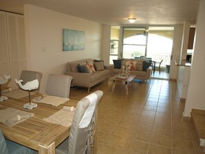 Smart TV - PENTHOUSE CONDO | BEAUTIFUL | 3 BEDS | 3 BATHS | 2 LEVELS | MAGNIFICENT VIEWS (Fajardo)