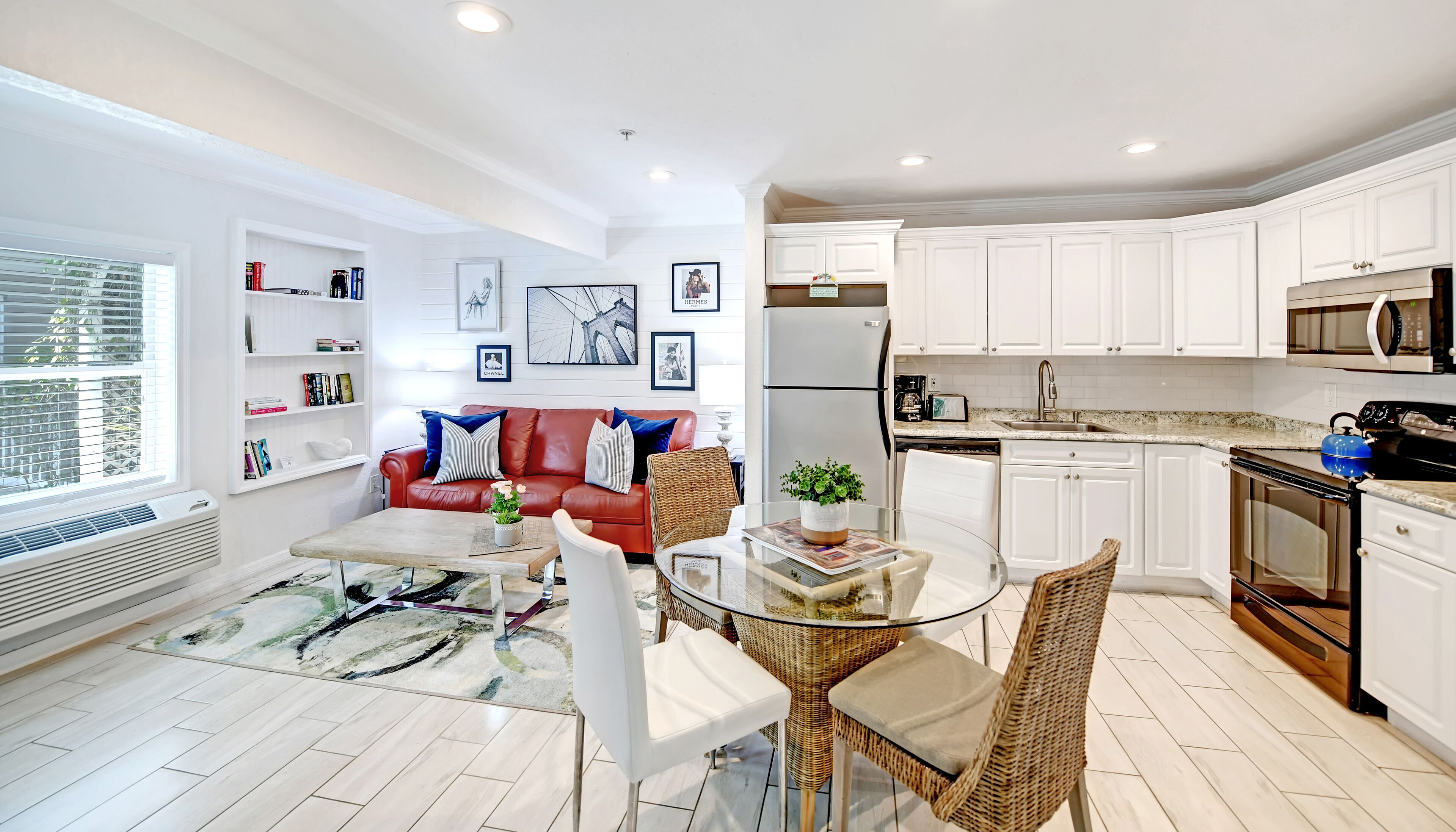 "Safe & Clean"  - Hibiscus Suite only 60 steps to the Siesta Key Public Beach - 