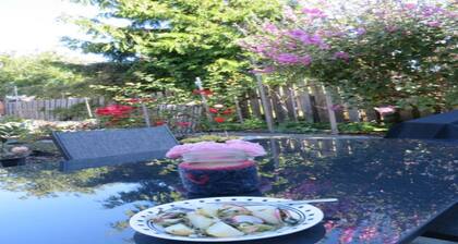 preciosa suite está en una tranquila calle preciosa y tranquila, frente al mar