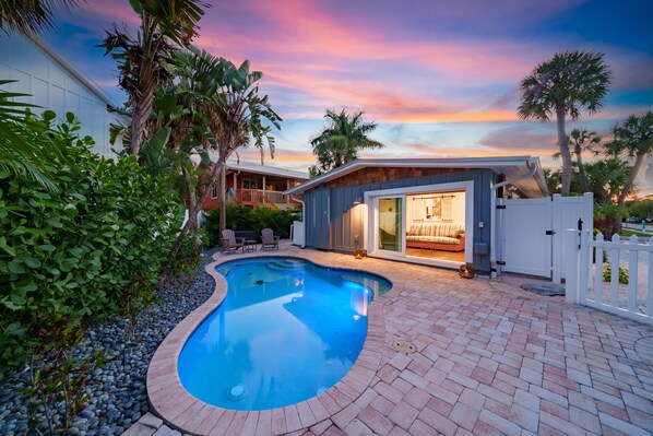 Outdoor pool, a heated pool