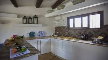 Fridge, stovetop, coffee/tea maker, toaster