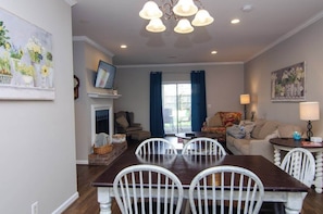 Interior - 421A Eddy · Downtown Franklin Fun!! 1 mile to all the fun (Franklin)