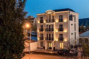 Façade de l’hébergement - soirée/nuit