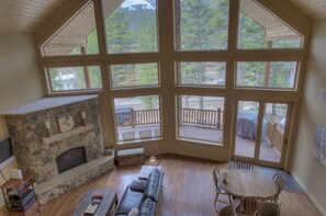 Smart TV, chimenea, Hulu y reproductor de DVD 