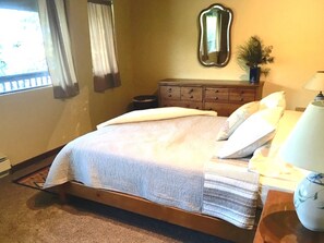 2 bedrooms, desk, iron/ironing board, travel cot