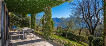 Romantic cottage on Lake Como