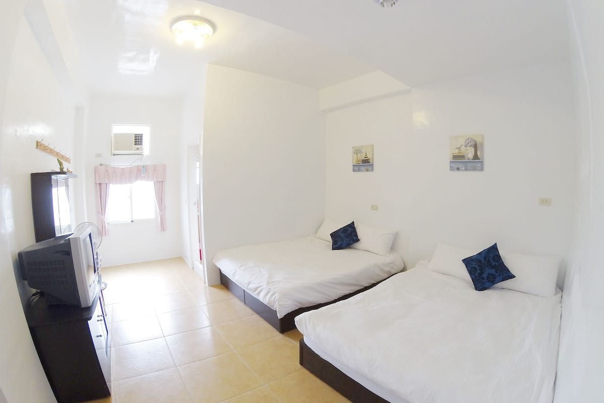 Cortinas blackout, camas plegables/adicionales y wifi gratis