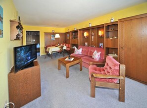 Unclassified image, 2 of 11, button