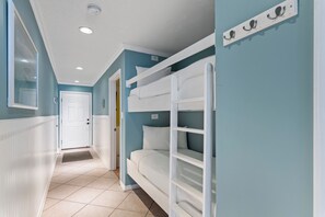 1 habitación, tabla de planchar con plancha, internet y ropa de cama 