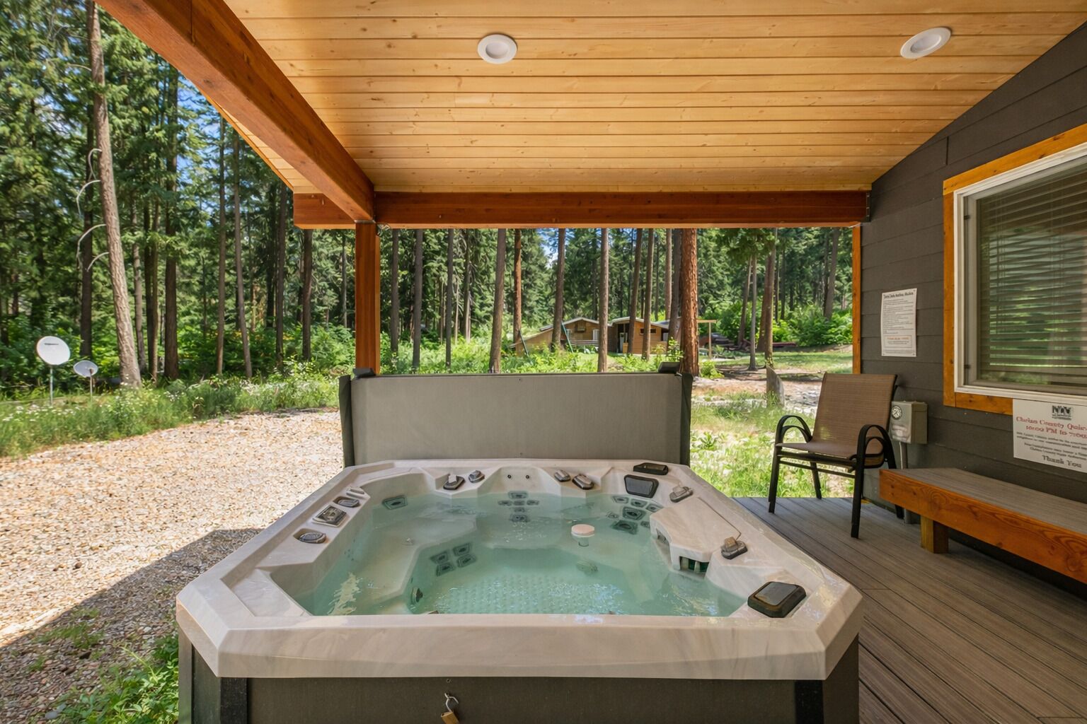 Tina de hidromasaje al aire libre