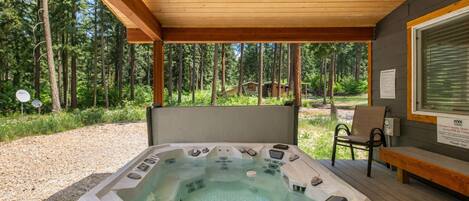 Tina de hidromasaje al aire libre