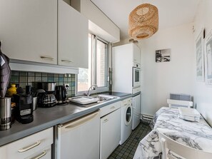 Microwave - Arcachon - Beach access, T2 with balcony and parking (Arcachon)