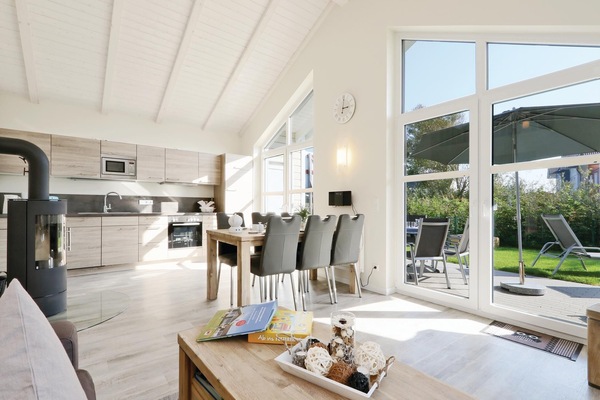 KylskÄp, spishÀll, diskmaskin och kaffe- och tebryggare