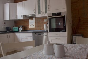 Réfrigérateur, four, plaque de cuisson, lave-vaisselle