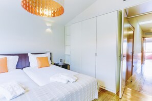 1 bedroom, in-room safe, iron/ironing board, free WiFi