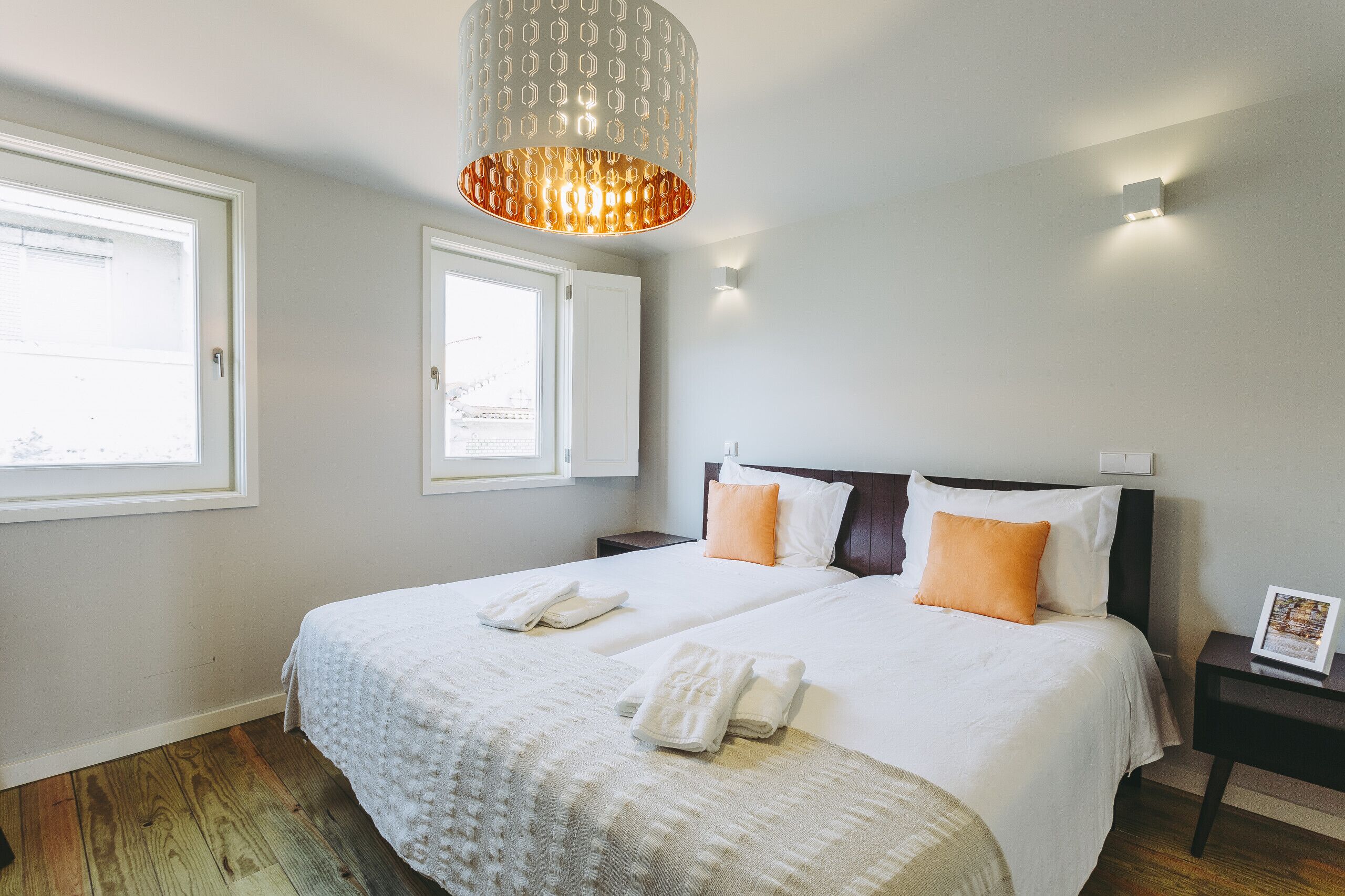 1 chambre, coffres-forts dans les chambres, fer et planche à repasser