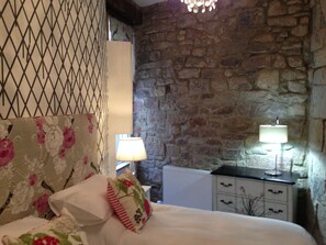 2 chambres, fer et planche à repasser, Wi-Fi, draps fournis