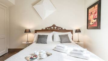 4 bedrooms, desk, iron/ironing board, WiFi