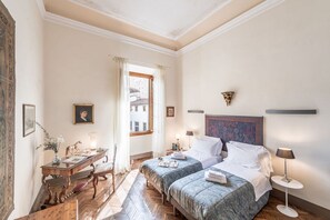 4 bedrooms, desk, iron/ironing board, WiFi - Petra Elegant, apartment in piazza del Carmine in Florence by Mmega (Firenze)
