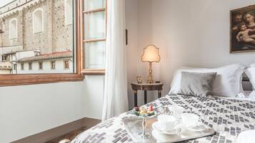 4 Schlafzimmer, Schreibtisch, Bügeleisen/Bügelbrett, WLAN