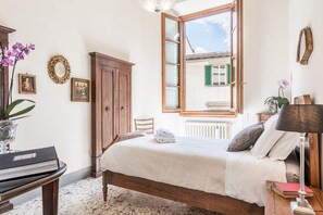4 bedrooms, WiFi, bed sheets