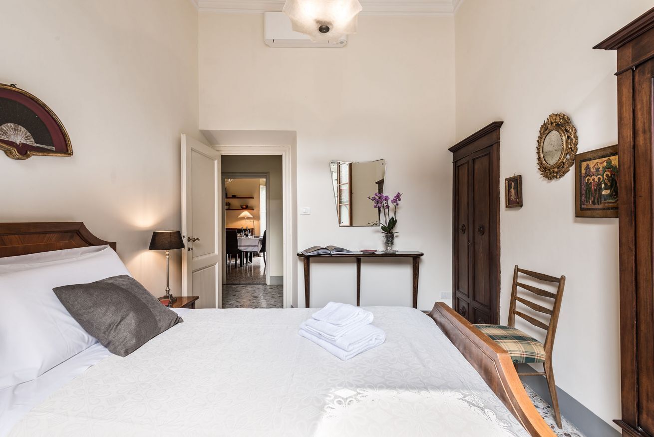 4 bedrooms, desk, iron/ironing board, WiFi