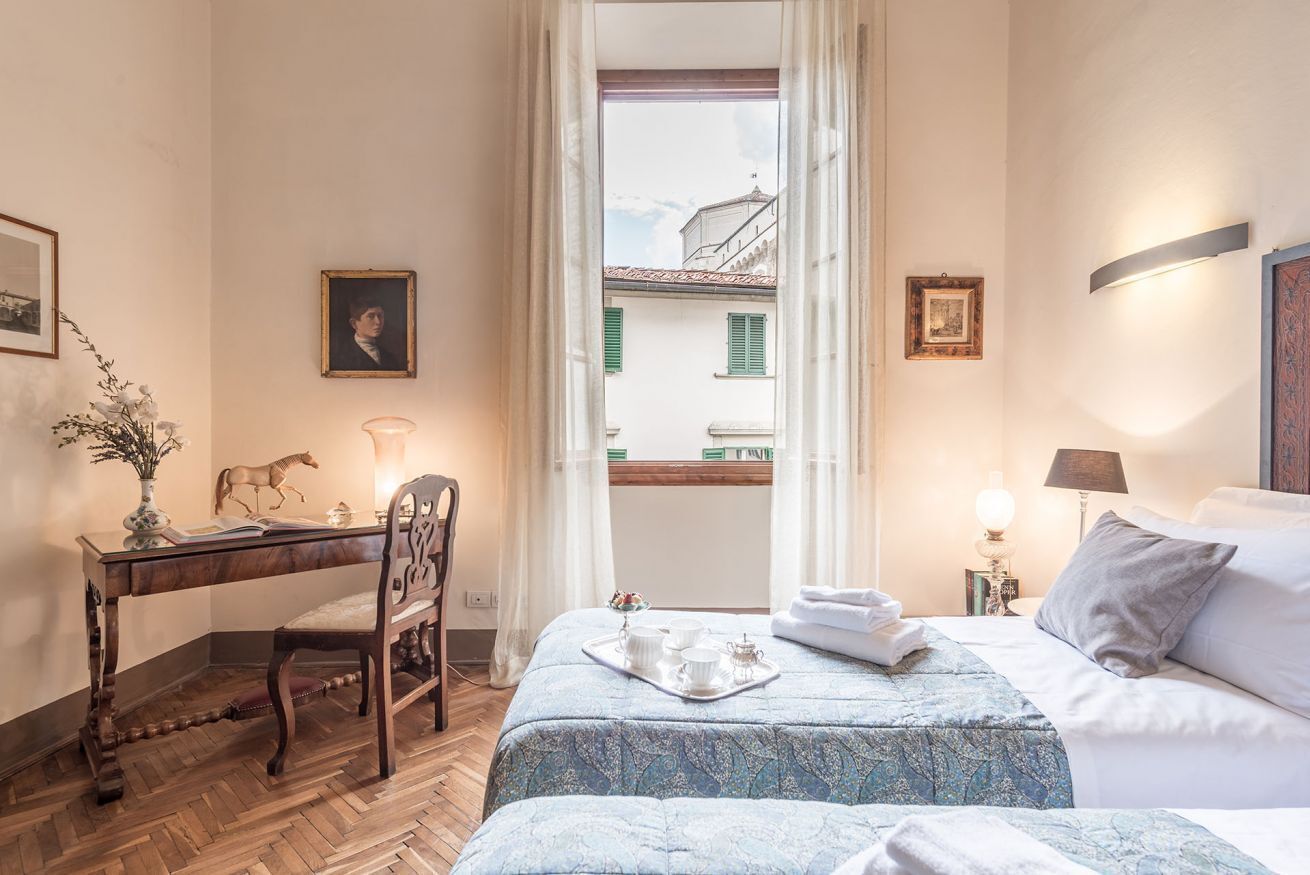 4 habitaciones, escritorio, tabla de planchar con plancha y wifi 