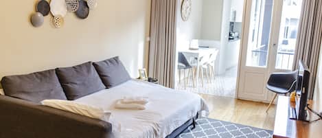 1 chambre, coffres-forts dans les chambres, fer et planche à repasser