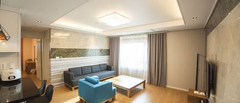 Deluxe-rum (201,202) | Vardagsrum | Platt-tv