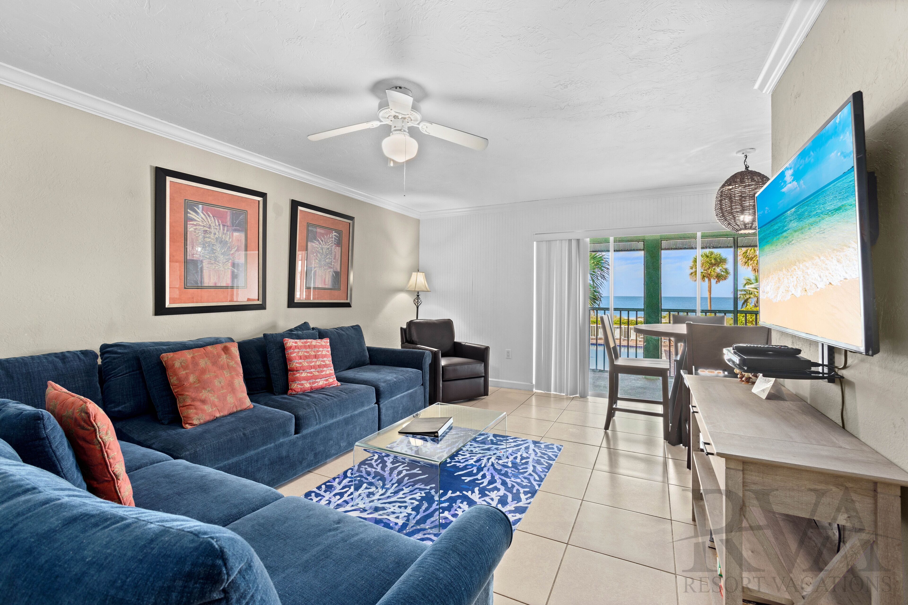 Televisio, DVD-soitin, stereot, työhuone