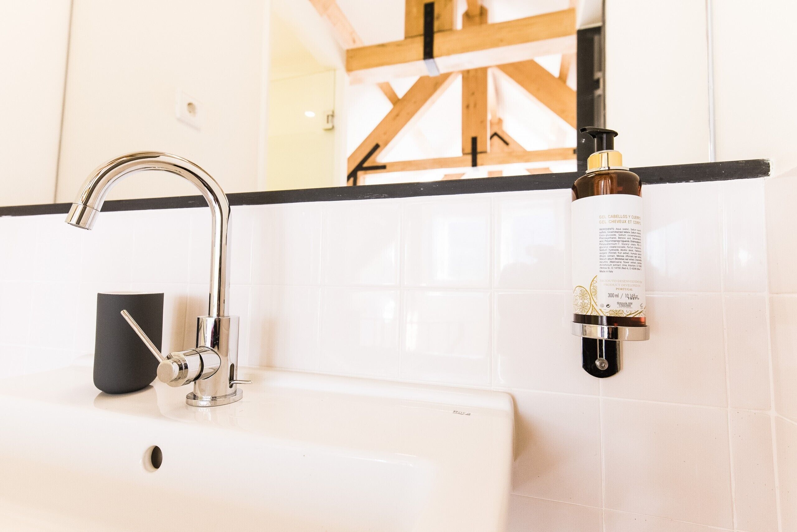 Dusj, hårføner og håndklær