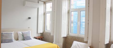 Caixa forta a l'habitació, planxa i posts de planxar i wifi gratuïta