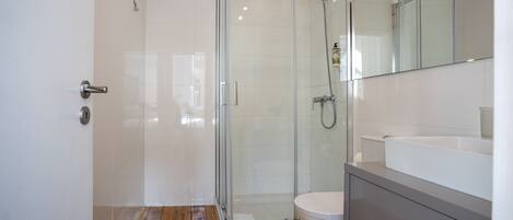 淋浴設備、風筒、提供毛巾、番梘