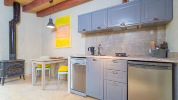 Køleskab, ovn, kogeplade, opvaskemaskine