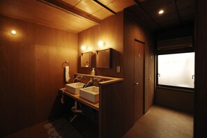 공용 도미토리, 여성 전용 | 욕실 | 무료 세면용품, 타월