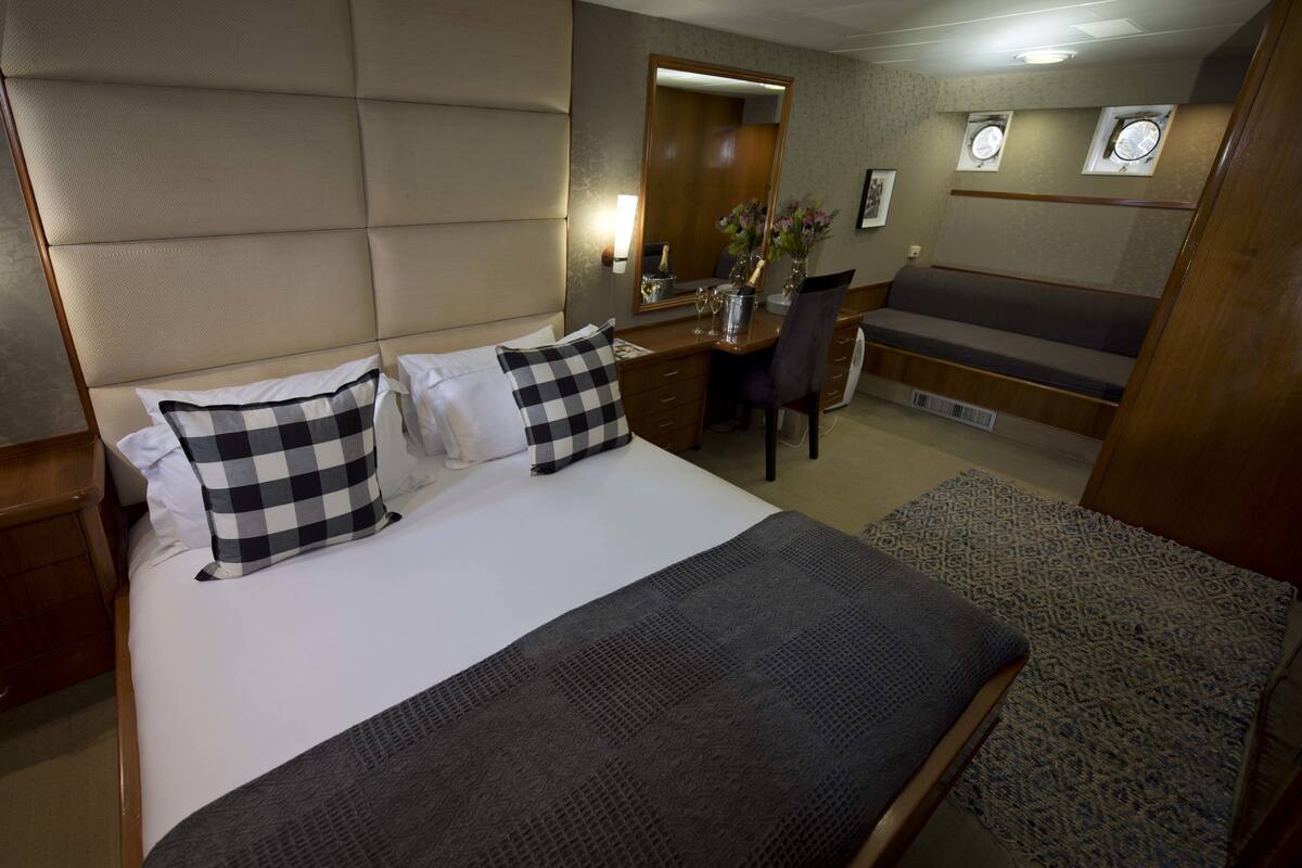 Presidential Suite | 1 bedroom, in-room safe, blackout drapes, iron/ironing board