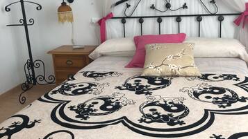 3 slaapkamers, een strijkplank/strijkijzer, wifi, beddengoed