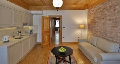 401 · Old City Brand New SPACIOUS with Balcony