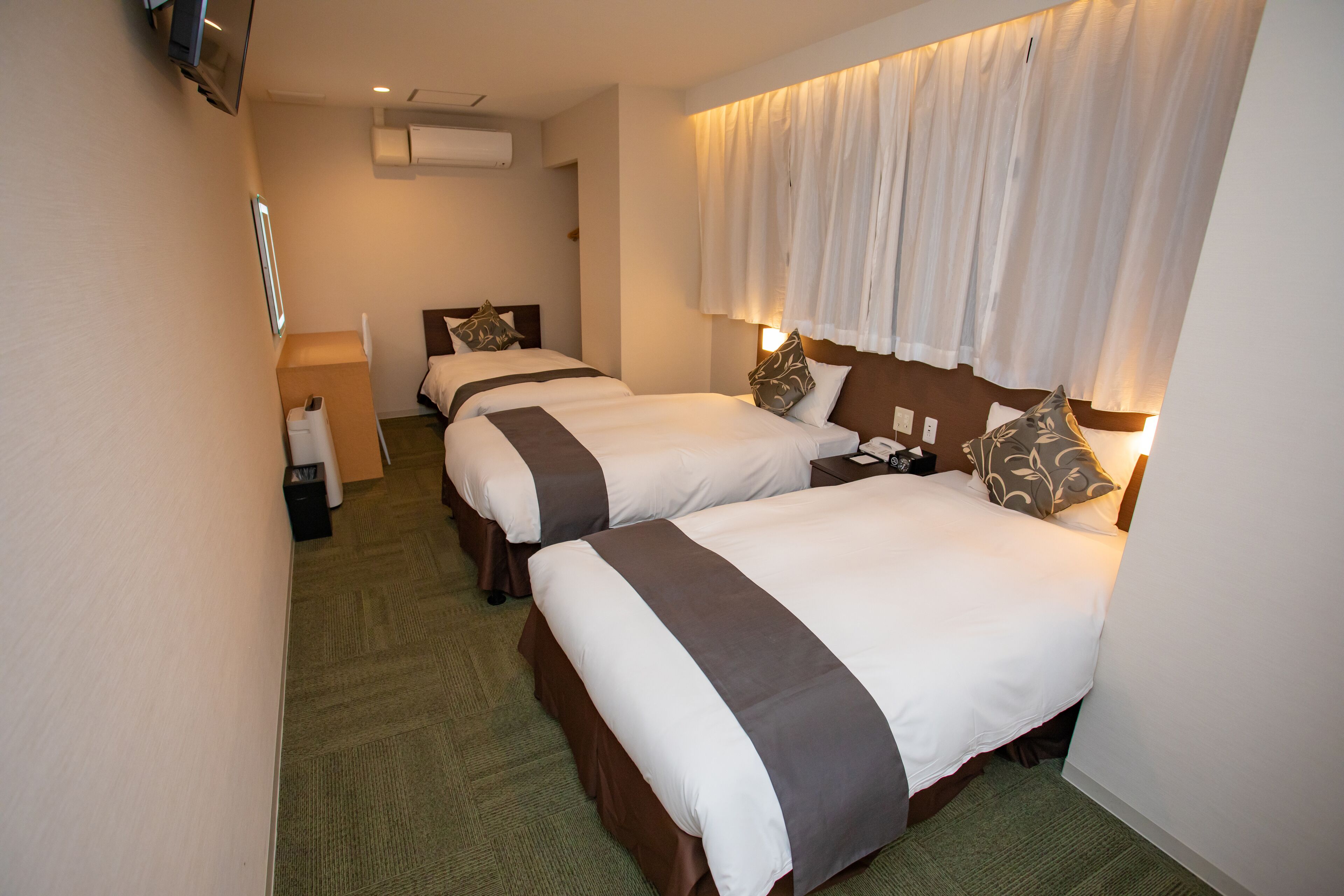 Standard Triple Room | Desk, free WiFi, bed sheets