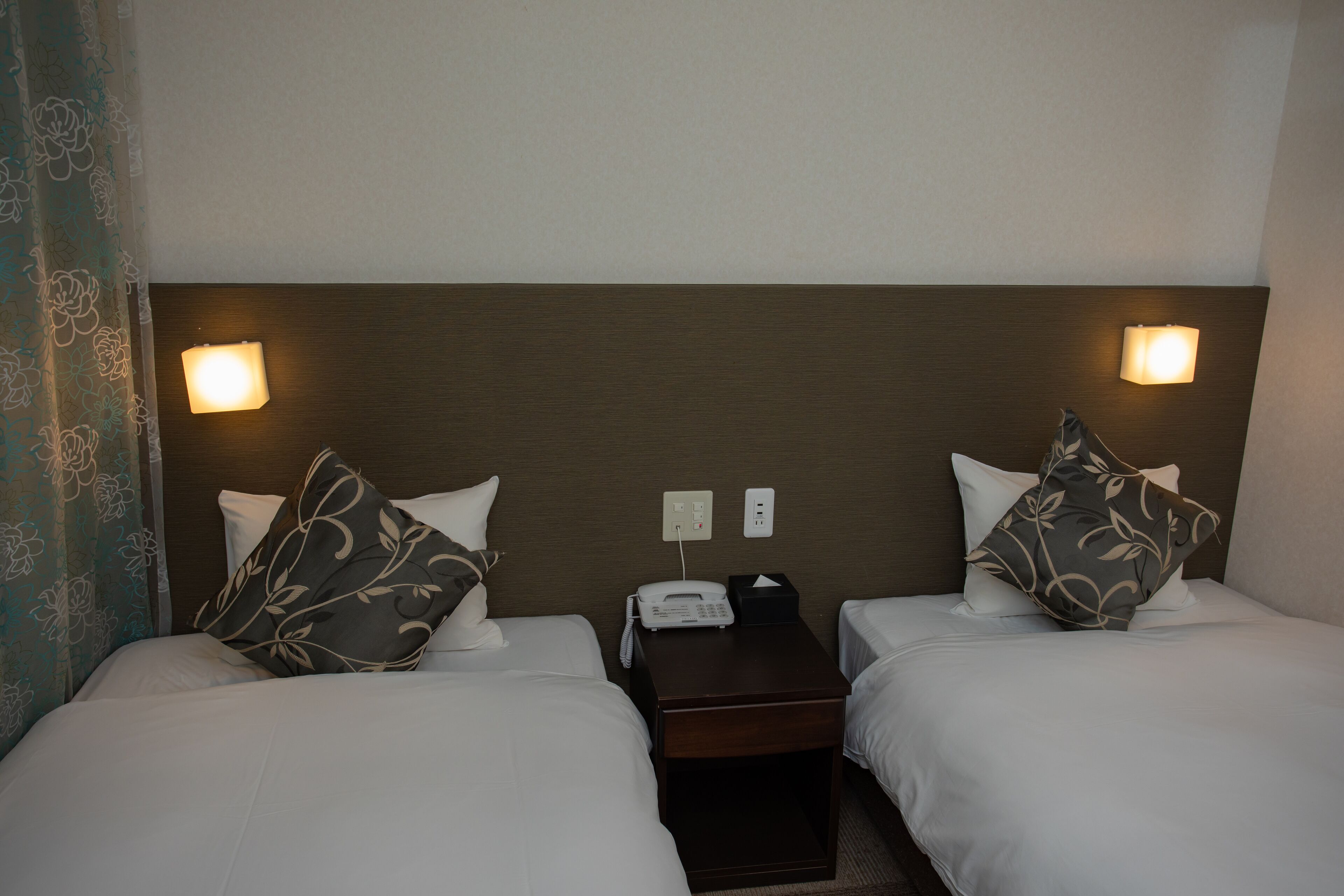 economy twin room, non smoking | 1 bedroom, desk, free wifi, bed sheets