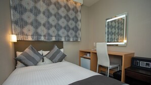 A hotel room with a bed, a desk, a chair, a microwave, and a wall-mounted TV. - Hotel Axia Inn Osaka Uehonmachi (Osaka)