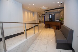 Interior entrance - Hotel Axia Inn Osaka Uehonmachi (Osaka)