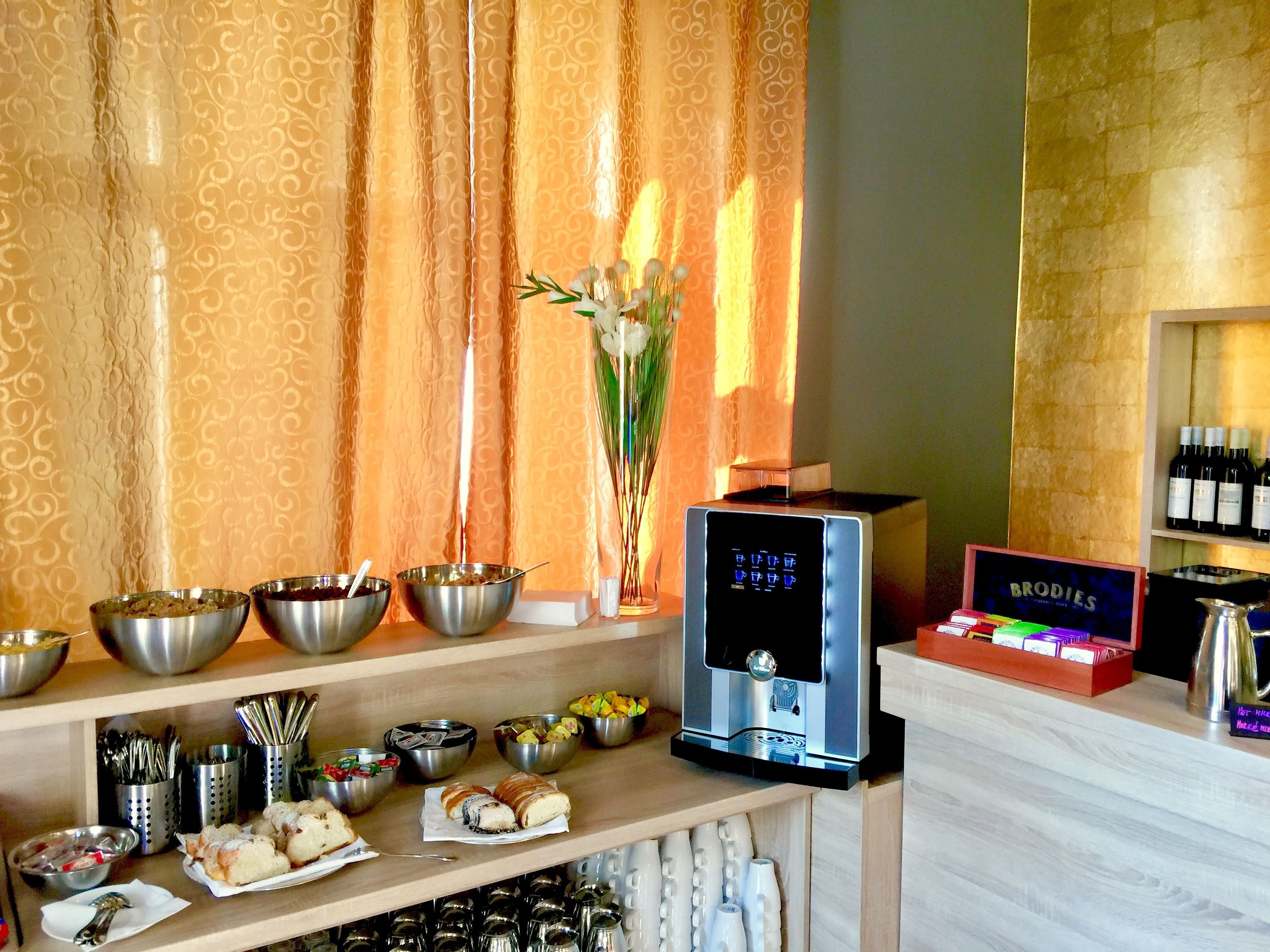 free buffet breakfast