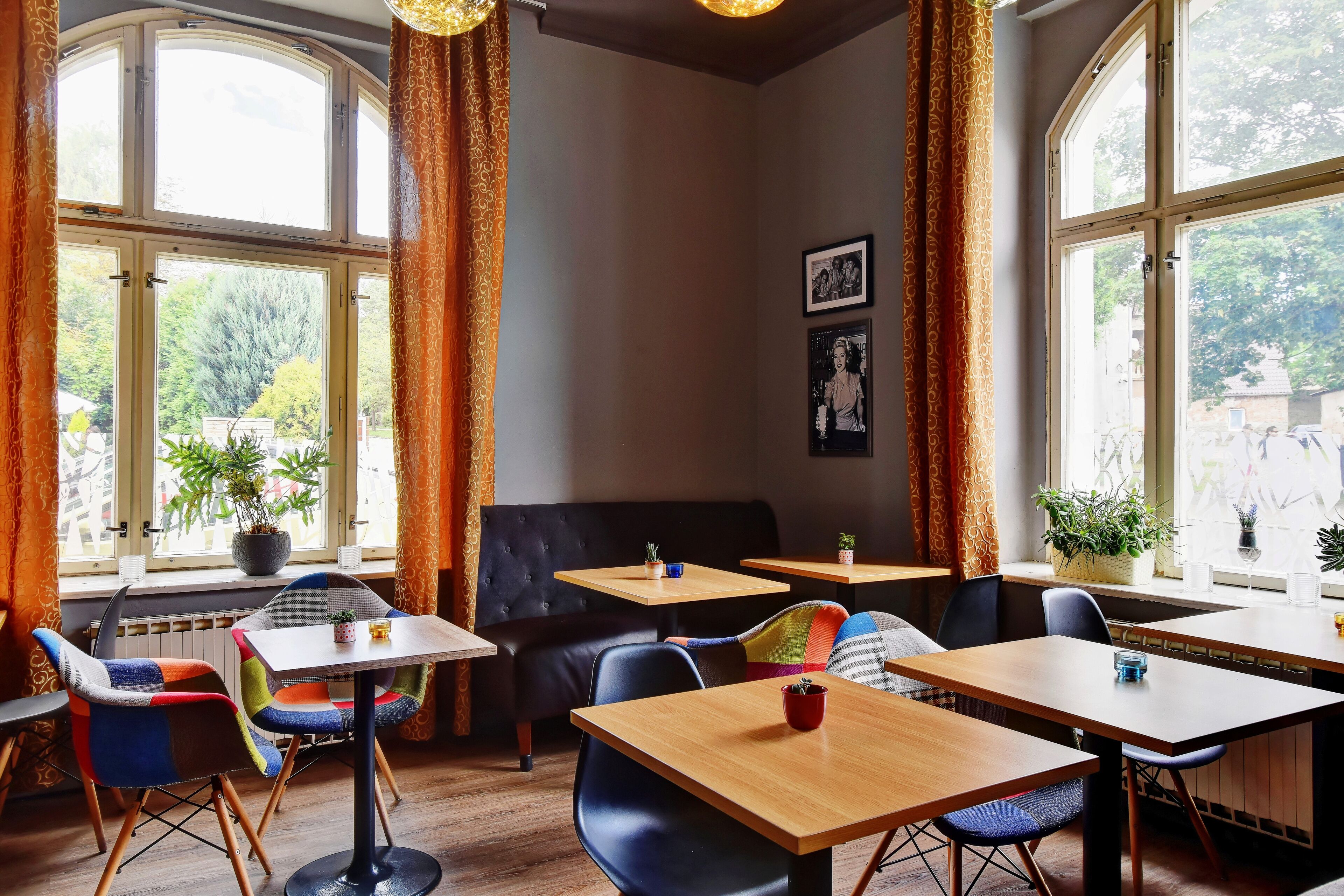 breakfast, lunch and dinner served