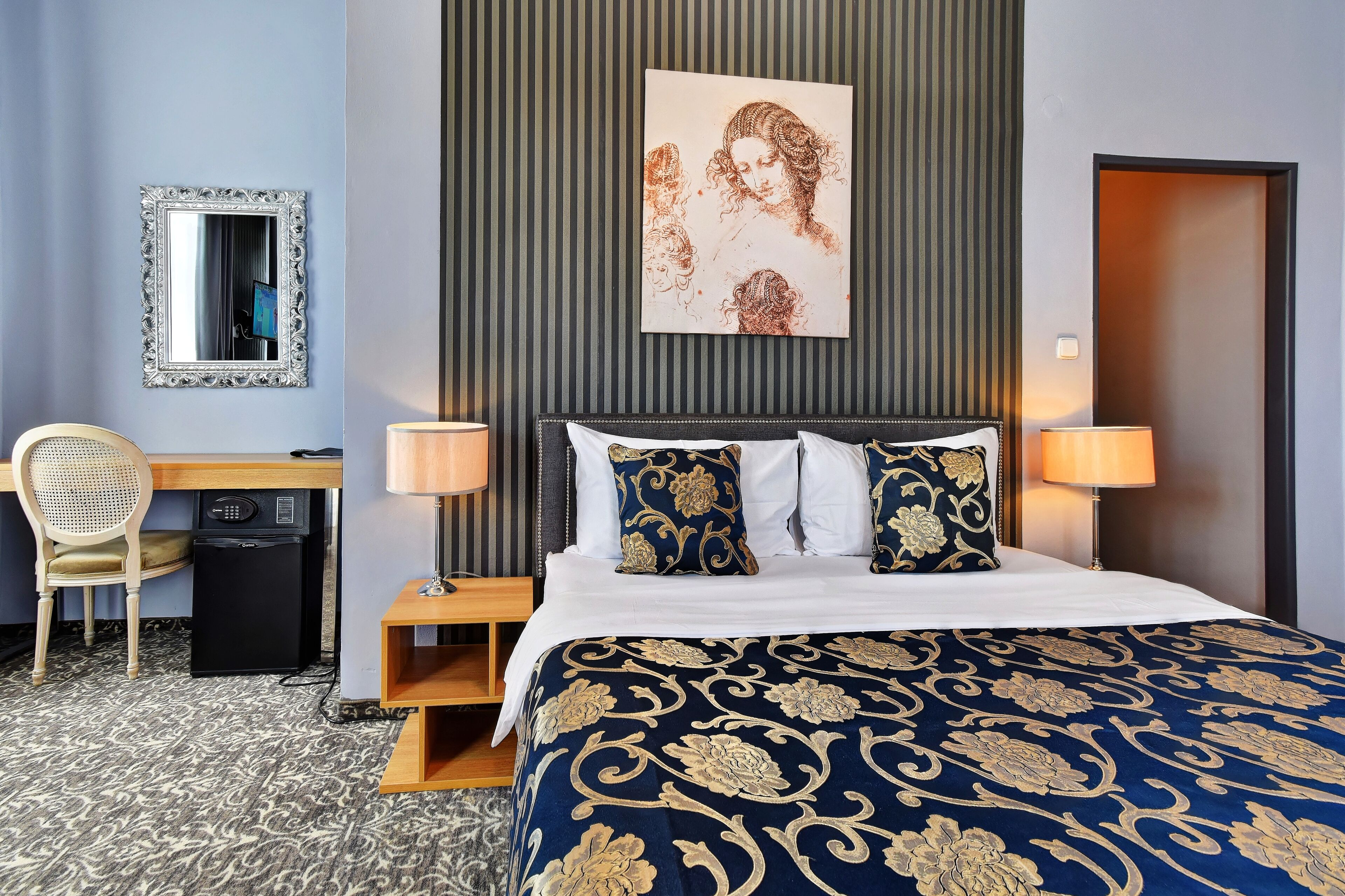 superior double room | hypo-allergenic bedding, minibar, in-room safe, desk