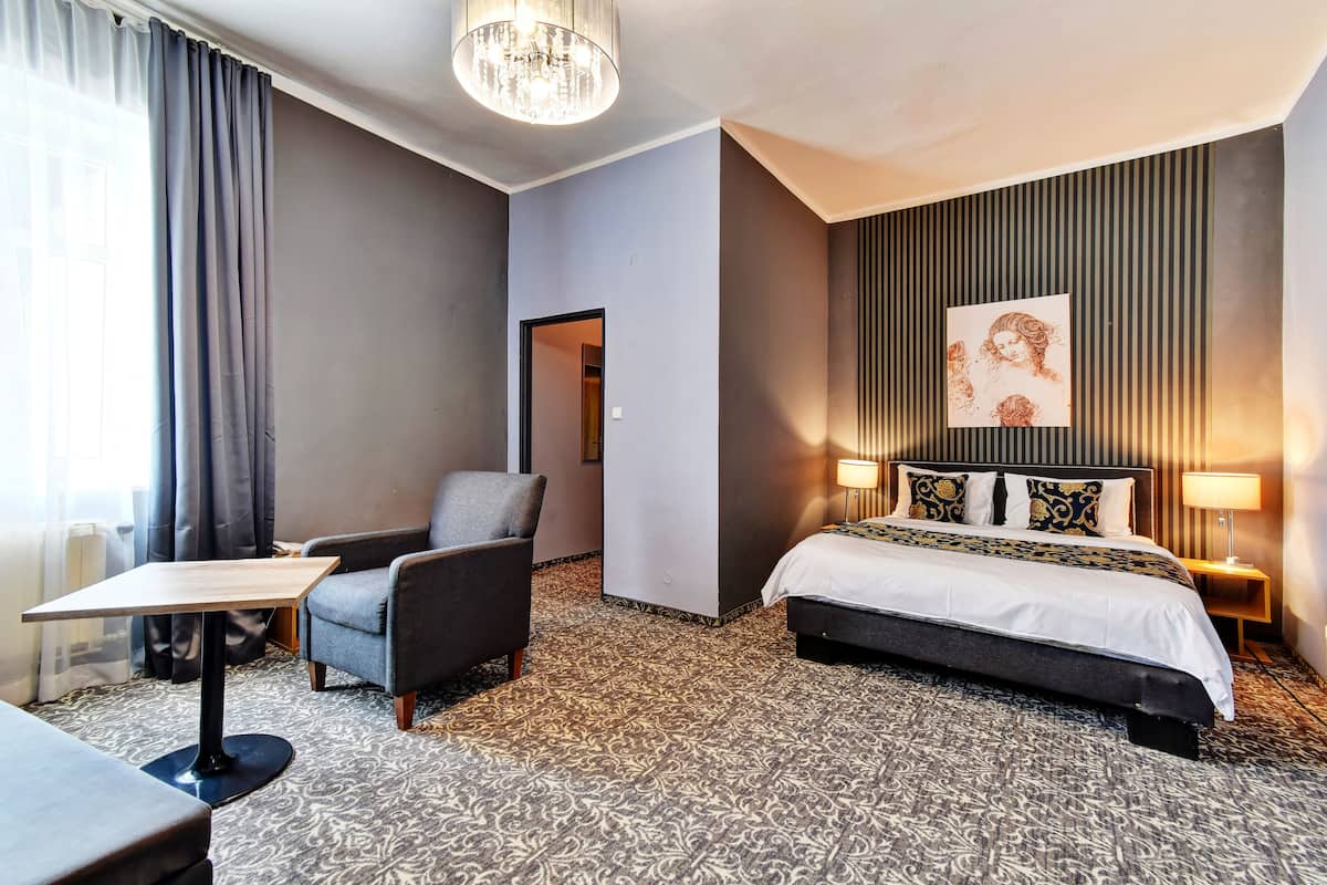 superior double room | hypo-allergenic bedding, minibar, in-room safe, desk