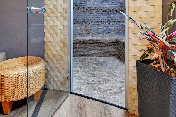 Body treatments, hydrotherapy, aromatherapy, deep-tissue massages